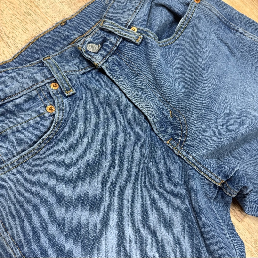 Levi's Medium Wash Straight Blue Jeans Men’s Size 30x30​ - Picture 4 of 7